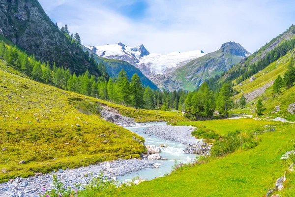 Idilliaca valle alpina con Grossvenediger Mountain — Foto Stock