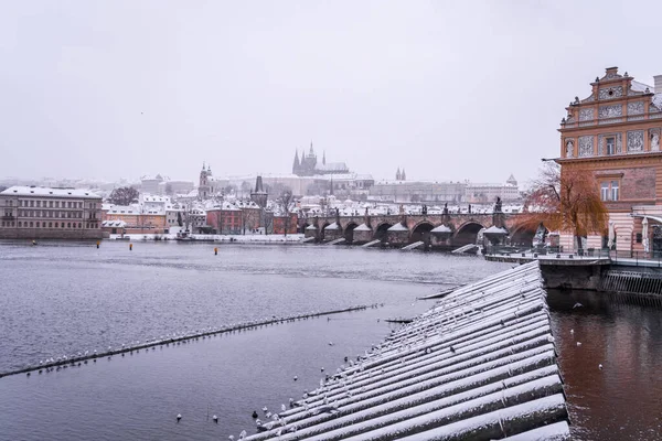 Zimní panoramatický panoramatický výhled na Prahu — Stock fotografie