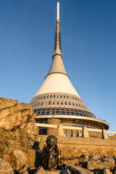 LIBEREC, CZECH REPUBLIC - NOVEMBER 11, 2020: Jested - Mountain hotel and transmitter on sunny day, Liberec, Czech Republic — Stock Photo, Image