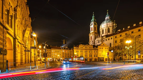 Mindre stad i Prag på natten — Stockfoto