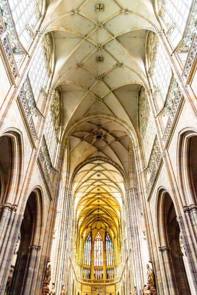 Interiorul maiestuos al Catedralei Sfântul Vitus — Fotografie, imagine de stoc