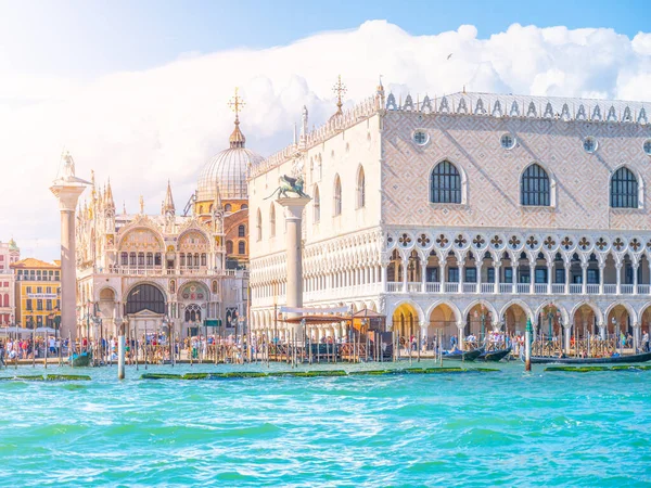 Palacio Ducal de Venecia. Vista desde el barco — Foto de Stock