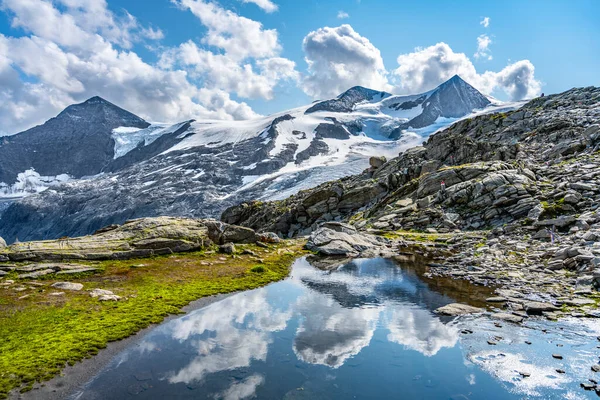 Mountain glacier reflection in Austrian Alps — Stock Photo, Image