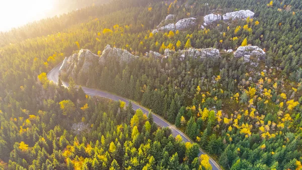 Klippformation på morgonen solnedgång uppifrån — Stockfoto