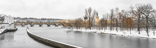 Hiver à la rivière Vltava à Prague — Photo