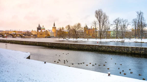 Neige sur remblai en hiver Prague — Photo