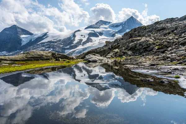 Berggletsjer reflectie in Oostenrijkse Alpen — Stockfoto