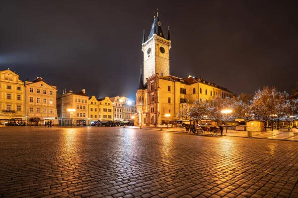 Pferdekutsche im weihnachtlichen Prag — Stockfoto