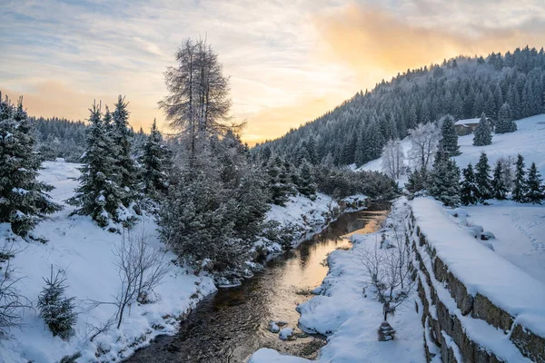 Paisagem invernal das Montanhas Jizera — Fotografia de Stock