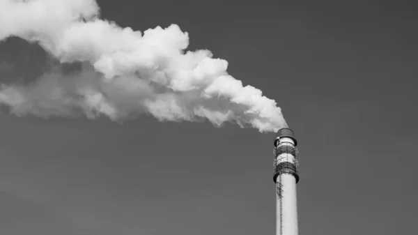 Industrial chimney smoking on sunny winter day — Zdjęcie stockowe