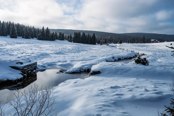 Paisagem invernal das Montanhas Jizera — Fotografia de Stock