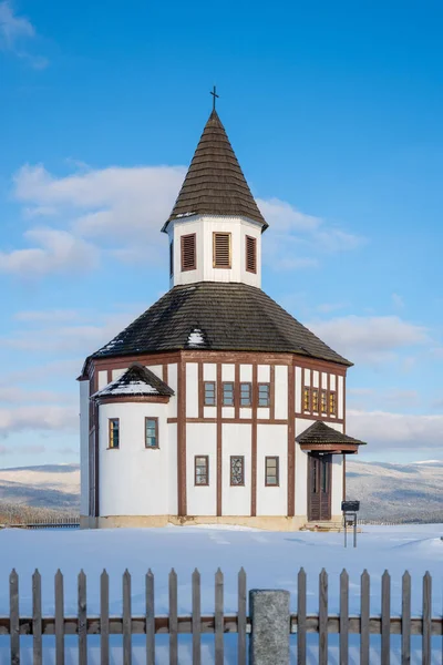 Wooden evangelic chapel in Tesarov in wintertime — Stock Photo, Image