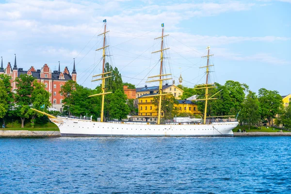 チャップマン スウェーデン ストックホルムのSkeppsholmen島の西海岸に係留鋼船 — ストック写真