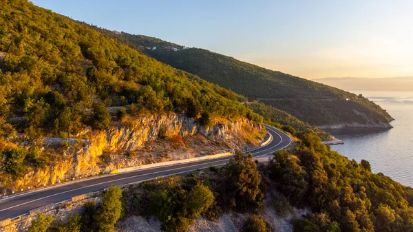 Winding Coastal Road Rocky Cliffs Blue Sea Sunny Morning Istria — 图库照片