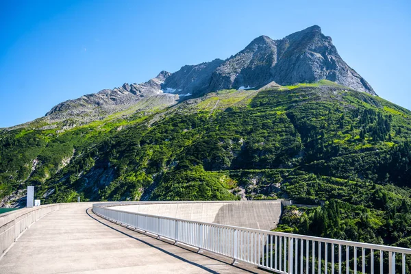 Obrovská Betonová Hráz Slunečného Letního Dne Zillergrundl Speicher Zillertal Alps — Stock fotografie