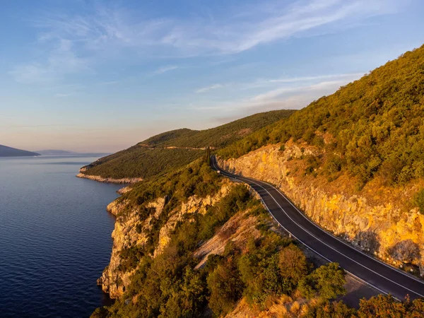 Winding Coastal Road Rocky Cliffs Blue Sea Sunny Morning Istria — Stock Photo, Image
