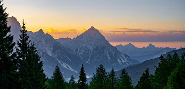 Dolomites Panoramic View Morning Sunrise Time Sorapis Antelao Peaks Italy — ストック写真