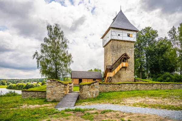 Ticha Medieval Gothic Fortress Renovated Tower Dolni Dvoriste South Bohemia — Fotografia de Stock