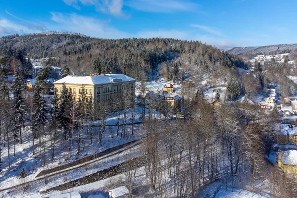 Vista Aérea Tanvald Com Construção Escola Gramática Dia Ensolarado Inverno — Fotografia de Stock