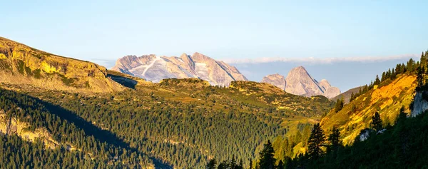 โดโลไมต วพาโนรามาในเวลาพระอาท นตอนเช Marmolada เขาท Dolomites ตาล — ภาพถ่ายสต็อก