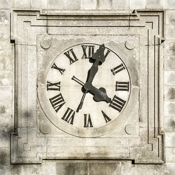 Vue Détaillée Horloge Clocher Vintage Avec Cadre Ornemental Pierre — Photo