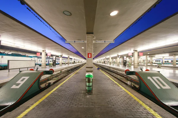 Reportagen: Der italienische Zug und die Bahnhöfe. Santa Maria Novelle in Florenz. — Stockfoto