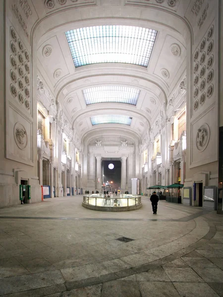 Röportaj: Demiryolları'nın İtalyan tren ve istasyonları: Milano Merkez İstasyonu.