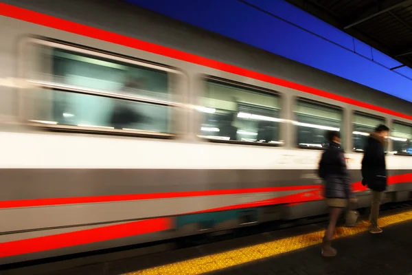 Reportaż: koleje w włoskiej stacji kolejowej i stacji. Dworca kolejowego Wenecja (Mestre) — Zdjęcie stockowe
