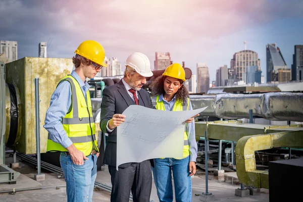 Industrie Ingenieur Unter Kontrolle Der Industrie Kühlturm Klimaanlage Ist Wasser — Stockfoto