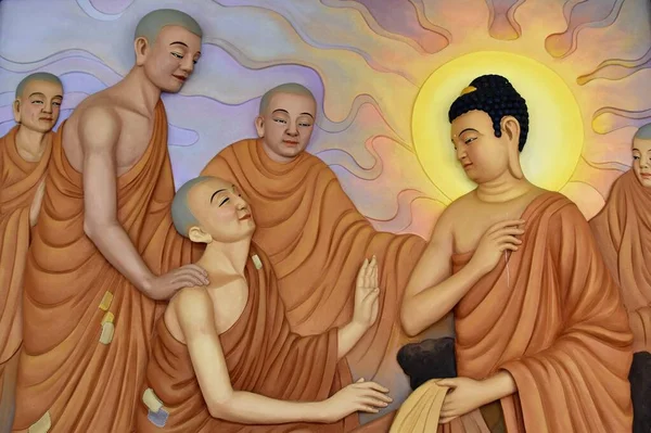 Murale Raffigurante Buddha Con Lunghi Lobi Delle Orecchie Monaci Buddisti — Foto Stock