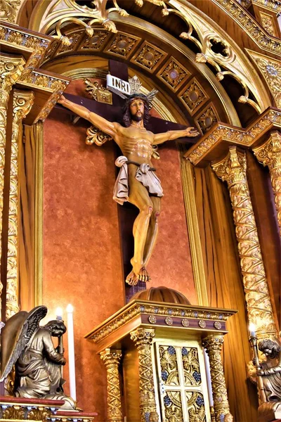 Ein Kirchliches Kruzifix Jesus Christus Ans Kreuz Genagelt — Stockfoto