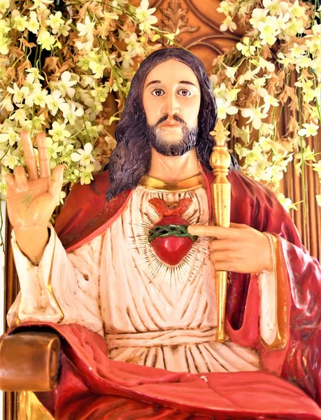 Eine Statue Von Jesus Christus Mit Einem Zepter Während Auf — Stockfoto