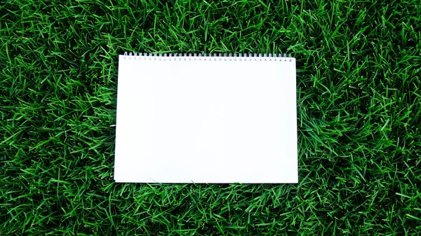 Mock Empty White Paper Green Grass Background Ard Nature Message — Stock Photo, Image