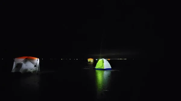 Città Tende Invernali Con Pescatori Sul Ghiaccio Notte — Foto Stock