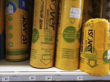 İnşaat malzemeleri, 15 Şubat 2021 'de Belarus' ta büyük bir mağazada.