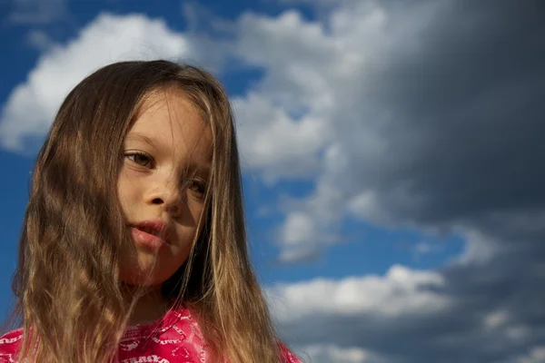 Young Girl against Cloudy Sky — Stock Photo, Image