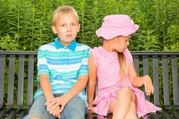 Niños en un parque —  Fotos de Stock