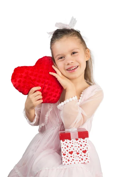심장-모양의 베개와 소녀 — 스톡 사진