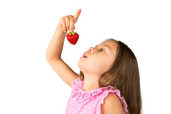 Chica joven con una fresa — Foto de Stock