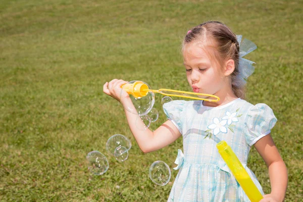 Girl Making Bubbles — Stock Photo, Image