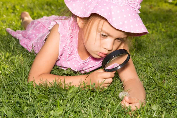 Girl With Magnifier — Stock Photo, Image