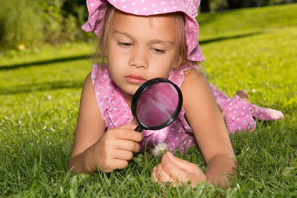 Girl With Magnifier — Stock Photo, Image