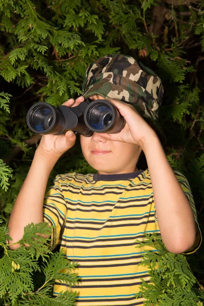 Boy With Binoculars — Stock Photo, Image