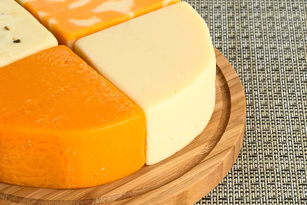 Cuatro piezas de diferencia de queso — Foto de Stock