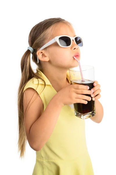 Menina beber cola — Fotografia de Stock