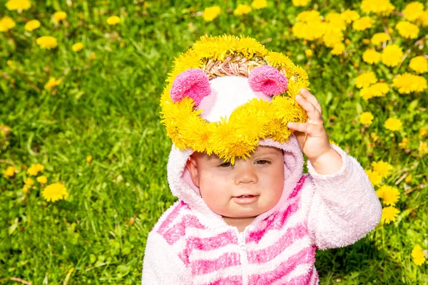 Girl and Dandelions — Stock Photo, Image