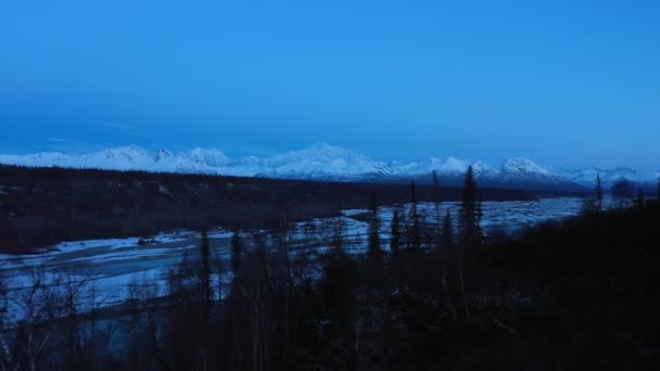 Góra Denali w zimie. Alaska, USA. Widok z powietrza — Wideo stockowe