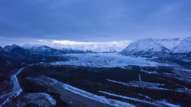 Matanuska Buzulu, Dağlar ve Orman. Alaska, ABD. Hava Görünümü — Stok video