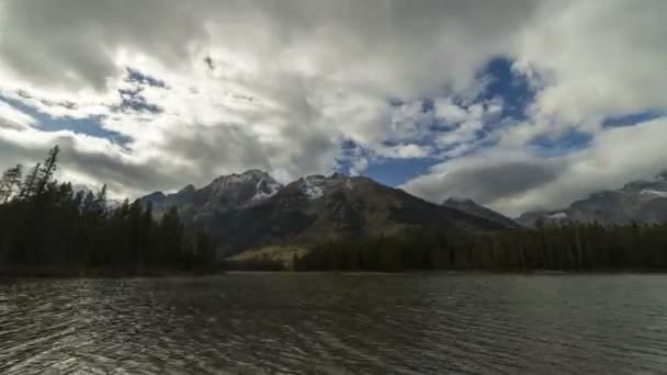 String Lake en bergen. Nationaal park Grand Teton — Stockvideo