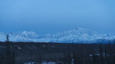 Sunrise 'da Denali Dağı. Alaska, ABD